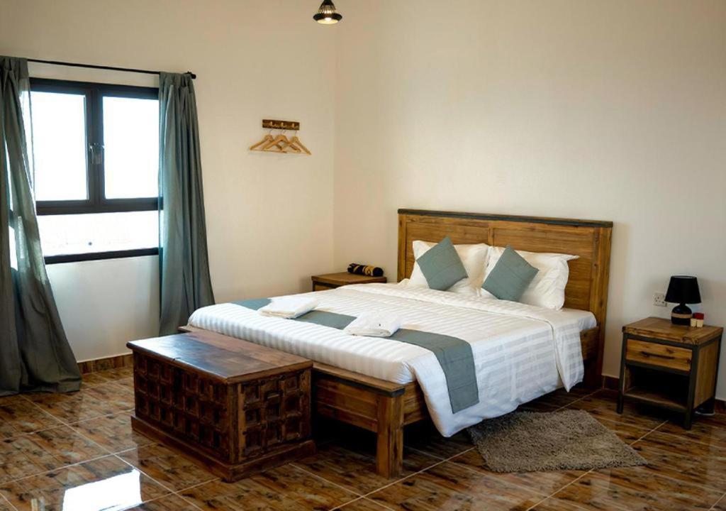 Hojari - Jabal Samhan, Hotel *